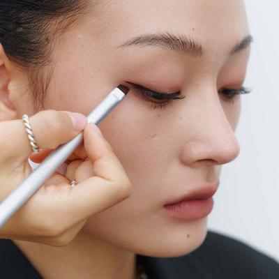 Ilgai išliekantis gelinis akių pravedimas + Dvigubas akių pravedimo šepetėlis Specialus rinkinys