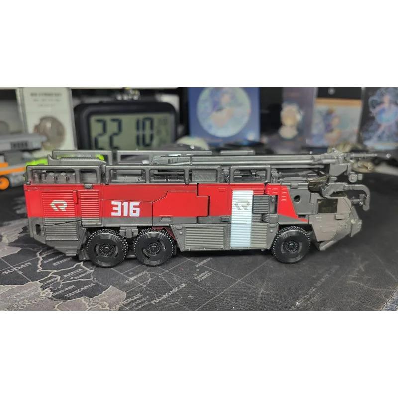 18CM TW-1024 Cool Transformation Toy Fire Truck Beautifully Painted Robot Car Model Anime Action Figure Boy TW-1032B BAIWEI SS61 Poseable Articulated