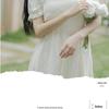 Kleines französisches Retro-Sommerkleid mit Schleife und quadratischem Ausschnitt