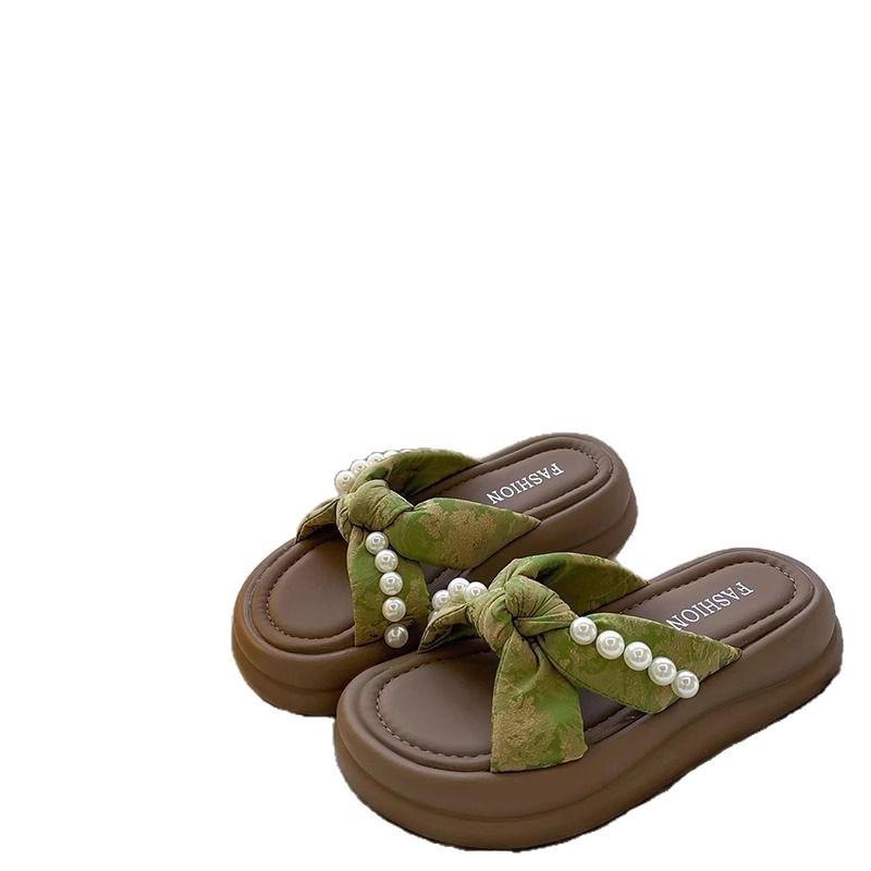 Muffin thick-soled cool slippers women's summer wear 2025 new retro embroidery versatile skirt pearl beach sandals