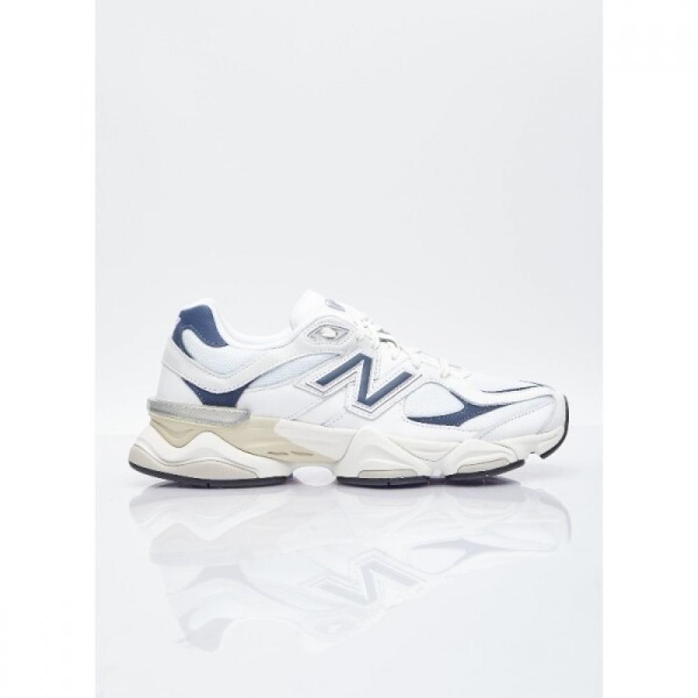 

New Balance Lightweight Breedable Mesh Cushioning Sole Lace Up 9060 Sneaker U9060vn US07.5