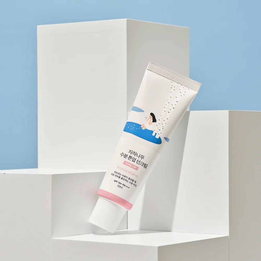 ROUND LAB Birke Feuchtigkeitsspendender Ton-Up Sonnenschutz 50ml (SPF50 +)