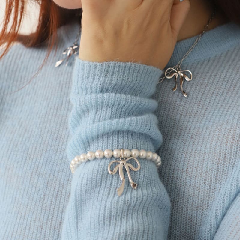 

August Harmony Bow Pearl Magnet Bracelet / 2color Silver