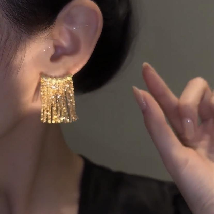 Elegant Galaxy Tassel Earrings: Niche Design, Light Luxury, Long-Lasting Chain Style