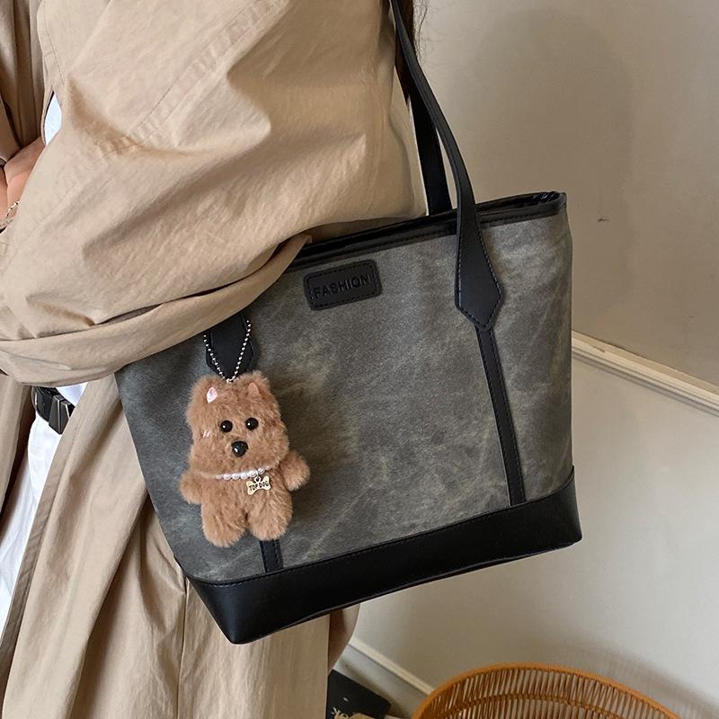 Trendy, Fashionable, High-quality, Large-capacity, Retro Underarm Single-shoulder Tote Bag for Autumn Commuting