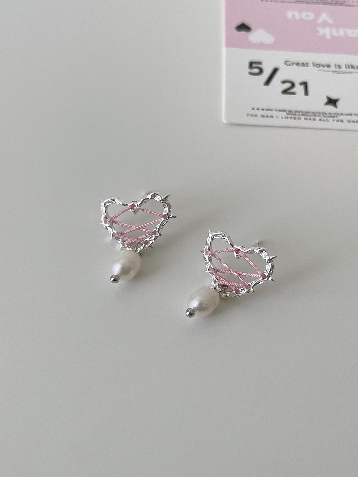 

Серьги-гвоздики Love в виде игольчатых шипов из серебра 925 пробы, женские, сладкие, маленькие, ароматные, ветряные, жемчужные серьги, уникальные, нишевые, премиум-серьги 925 silver needle