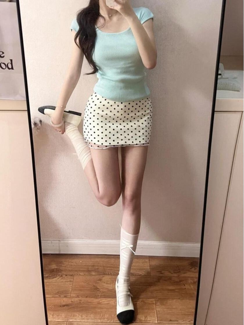 French Summer Slim-fit Suit: Women s Casual Short-sleeved Knit T-shirt & Polka Dot Skirt Two-Piece Set Large