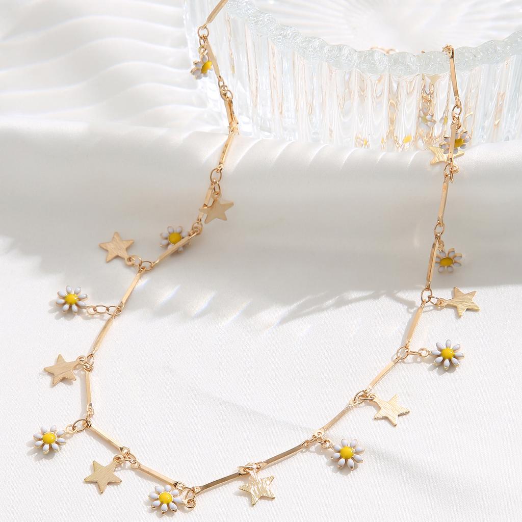 1PCS Korea Style Daisy Pendant Necklace Colorful Beaded Short Choker  Lovely Fashion Necklace For Women Girls Party Vacation Jewelry