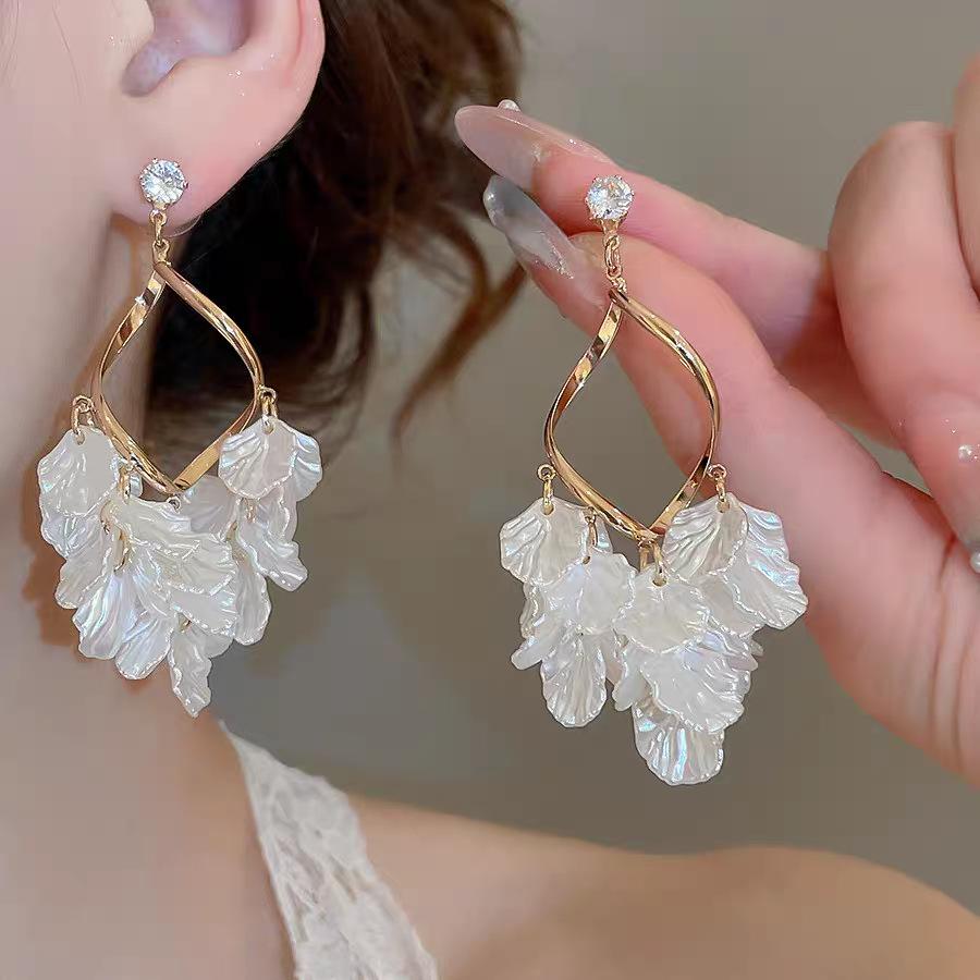 Elegant Grape Cluster and Wheat Ear Tassel Earrings for Women - Fashionable and Versatile Slimming Ear Jewelry