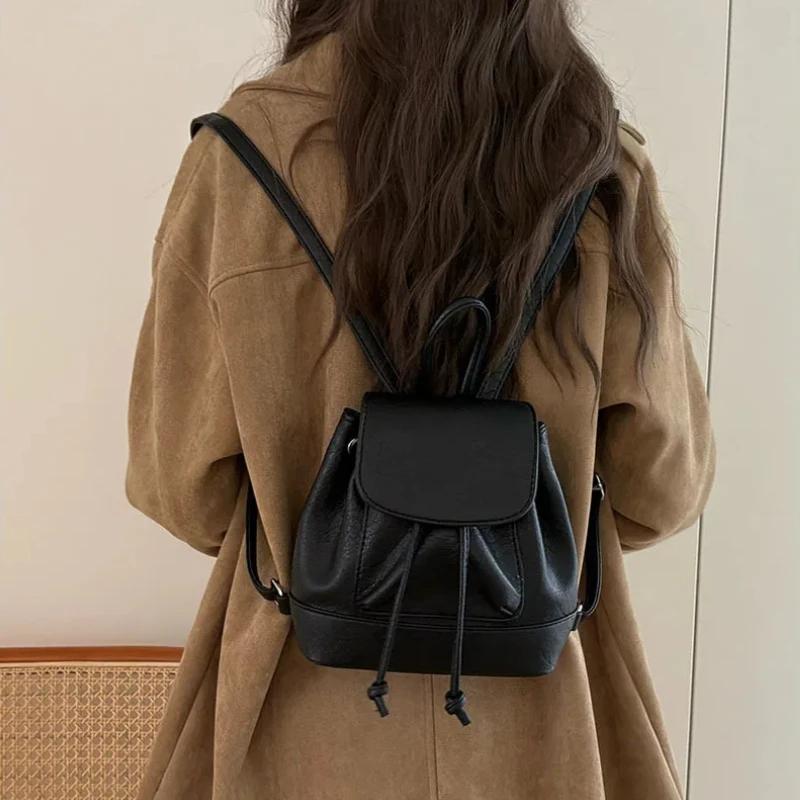 Kleine Mode-Rucksäcke Schultaschen für College-Mädchen Pu-Leder Damen-Umhängetasche Niedrige Klappe Kordel Damen-Handtaschen Tote-Tasche