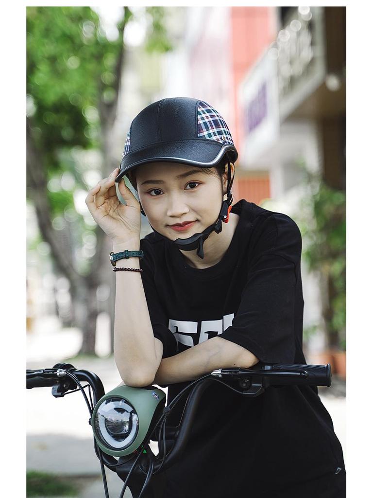 Unisex Lightweight Summer Bicycle Helmet with Sun Protection and Four-Season Versatility