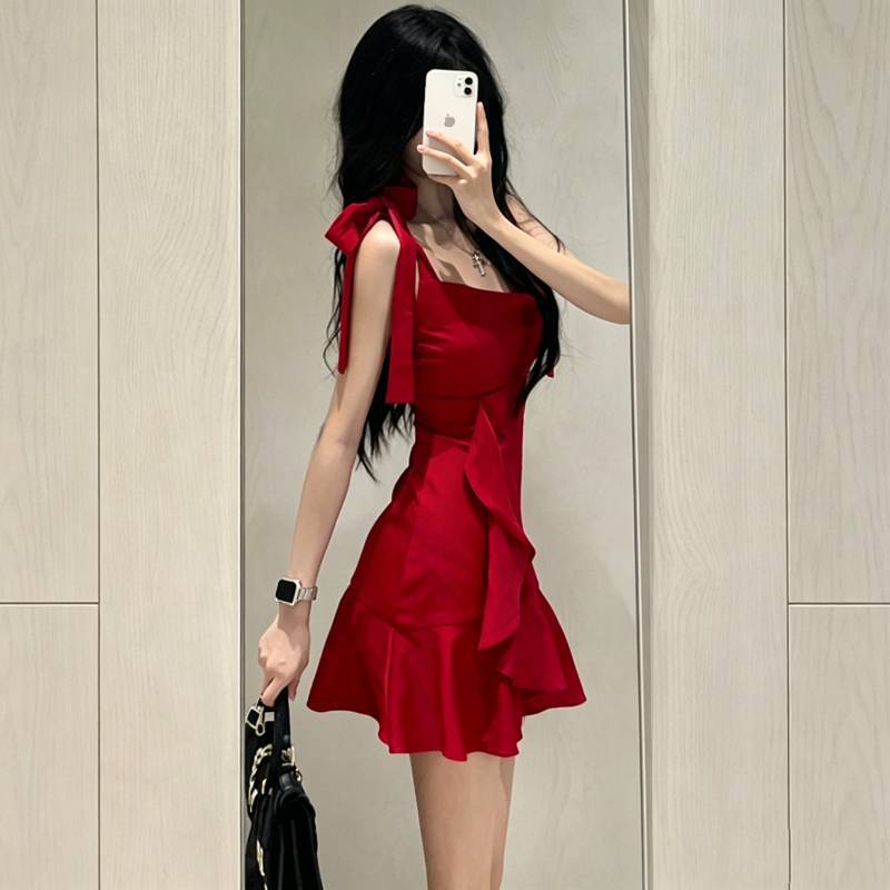 Polyester Spaghetti Strap Dress With Slim Fit Design For Summer Casual Wear