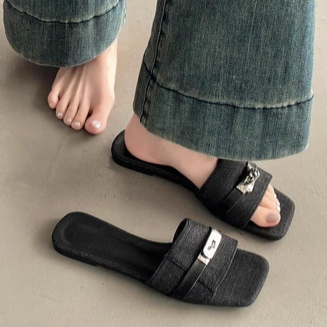 Fashion Girls Flat-bottomed Cool Slippers Summer New Niche Metal Lock Square Denim Casual One-word Slippers