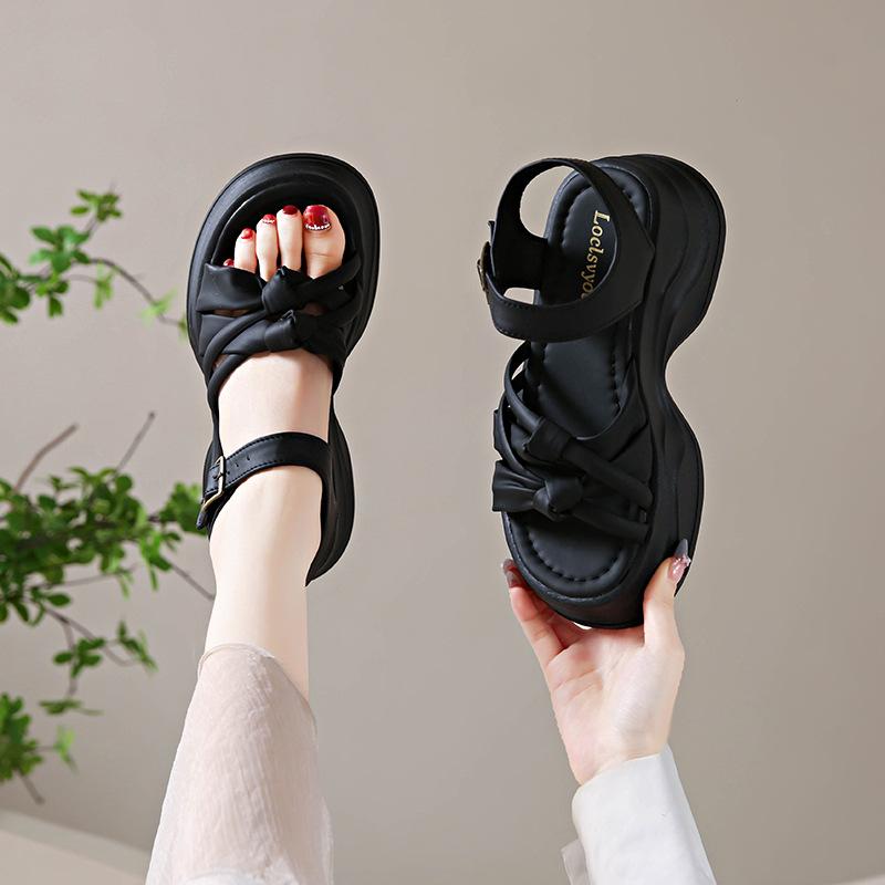 Sandals Women's Summer 2025 New Super Fire Casual Fashion Non-slip Comfortable Versatile Soft Bottom One-word Buckle Skirt