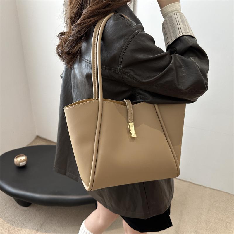 2026 New Early Spring Fashi Simple Retro Casual Large Capacity Commuter Underarm Tote Shoulder Bag Women Handbags