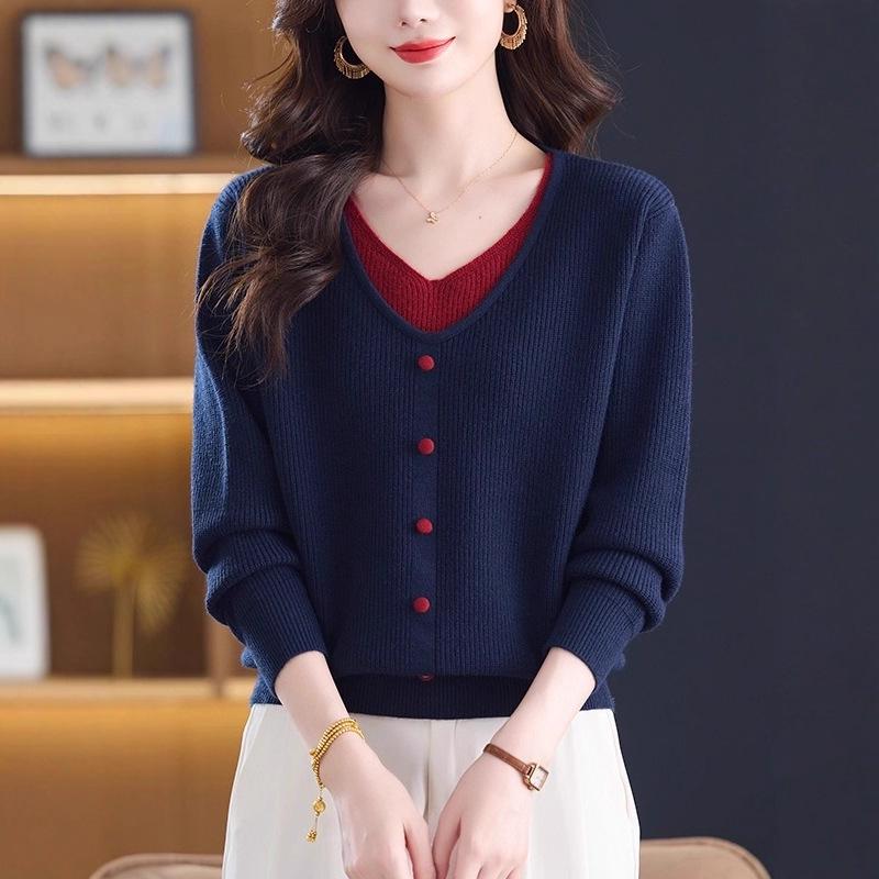 Middle-Aged & Elderly Women's Heart Collar Pullover Sweater: Loose, Short, Plus Size, Fake Two-Piece Wool Base Layer for Autumn/Winter.