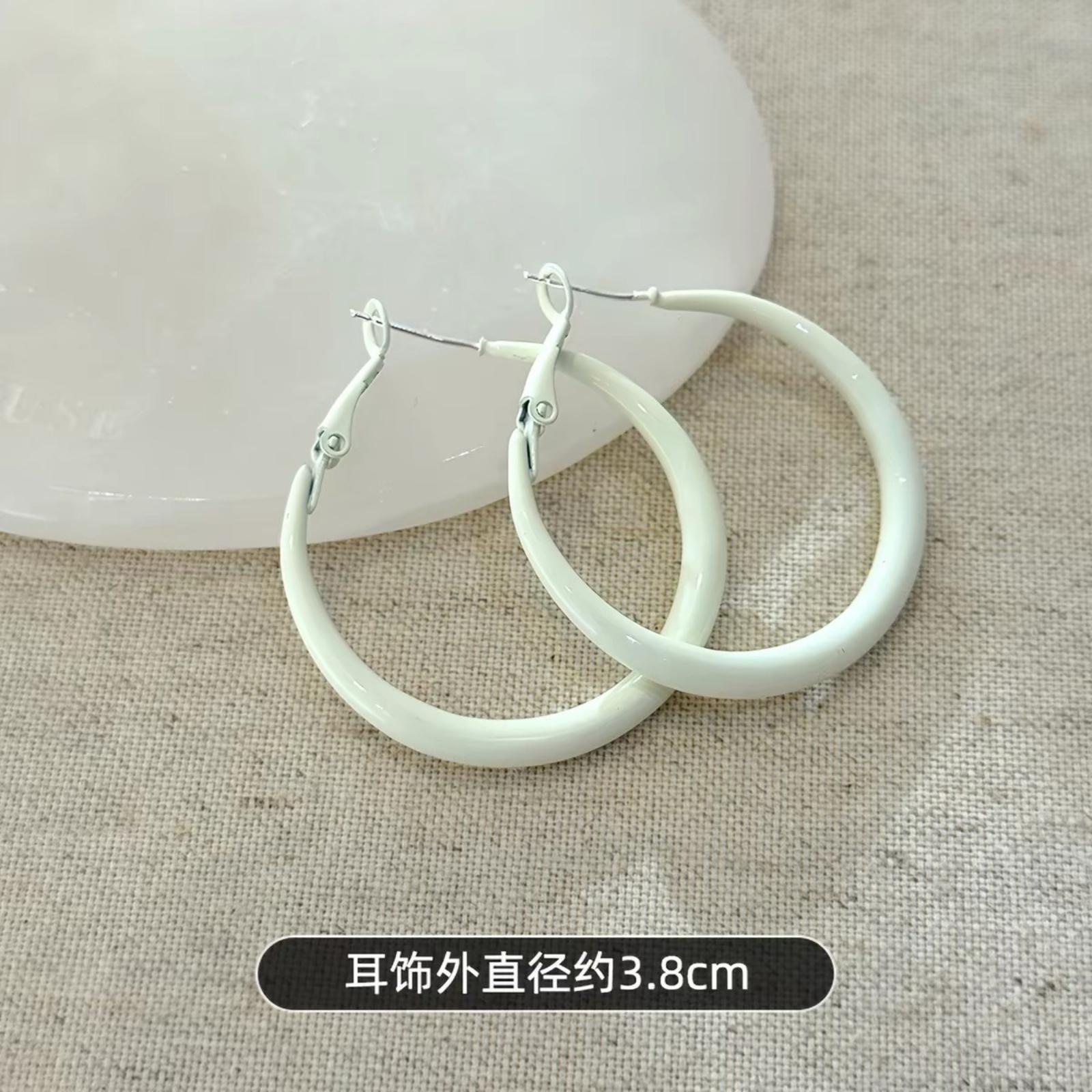 

Women s Earrings Generous Earrings One Size белый