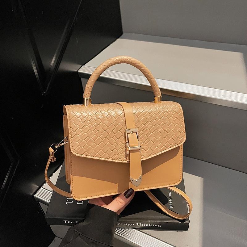 

Мода высокой ценности 2025 весна новая универсальная ins сумка через плечо почтальонка в этом году популярная темпераментная маленькая квадратная сумка женская хаки