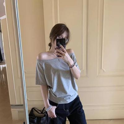 T-shirt da Donna Grigia a Maniche Corte Off Shoulder Design di Nicchia Estate Chic Larga Casual Semplice Spalla Diagonale Top Nero