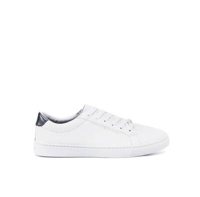 Essential Sneaker