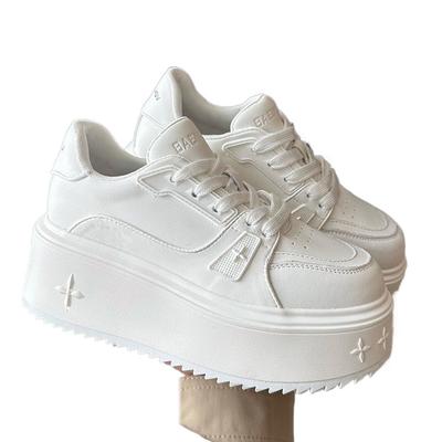 2025 Leichte Sport Echtleder Dicke Sohle Damen Super High Heel Brotschuhe Vielseitige Höhe Lässige Board Schuhe