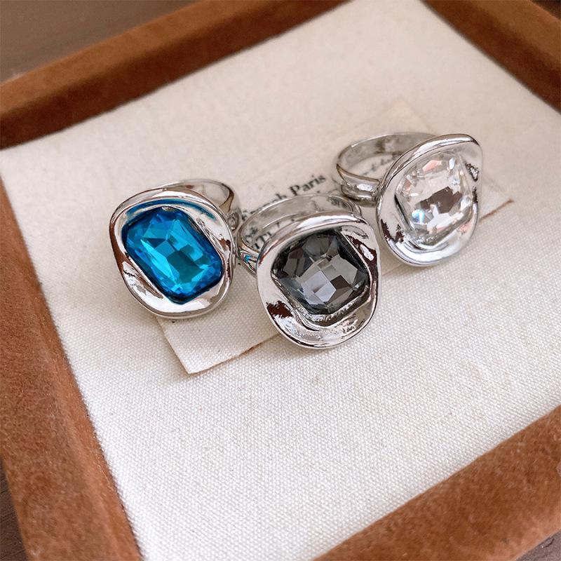 Elegant Three-Piece Geometric Ring Set: Luxury Inlaid Diamond Square Open Rings