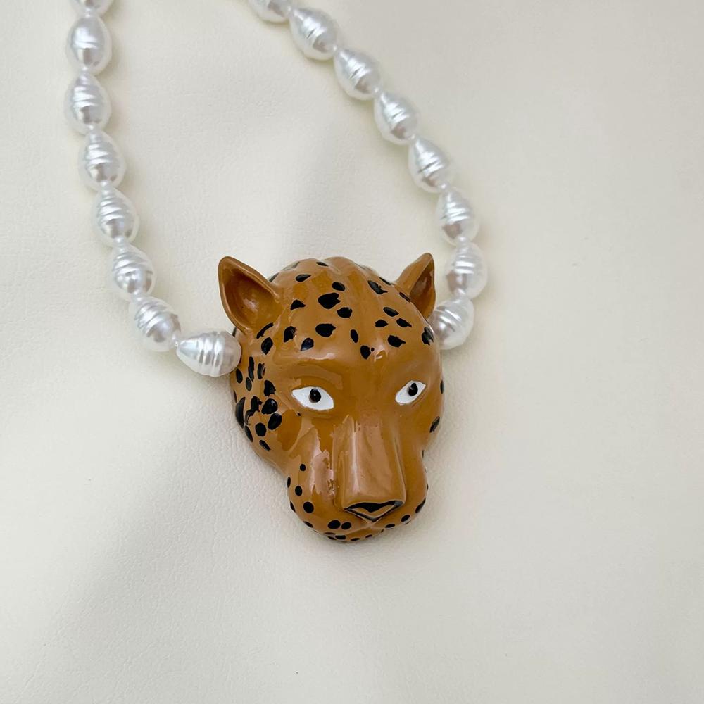 Retro Enamel Leopard Head Pendant Imitation Pearl Necklace Fashion Trendy Neckchain Women Trendy Personalized Jewelry Accessorie