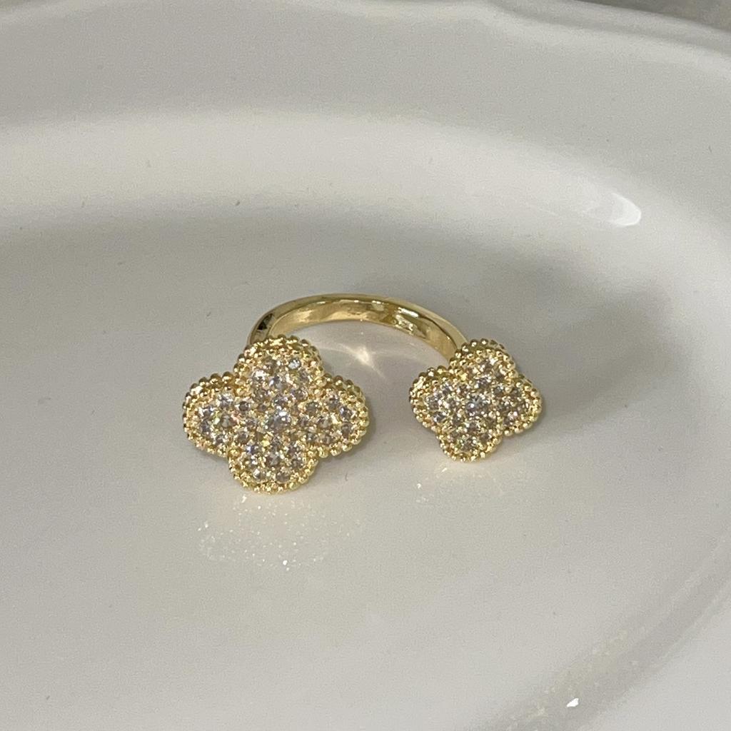 Inel Trifoi cu Patru Foi pentru Femei: Lux Subtil, Calitate High-End, Rezistent la Decolorare, Inel de Deget Simplu și Versatil