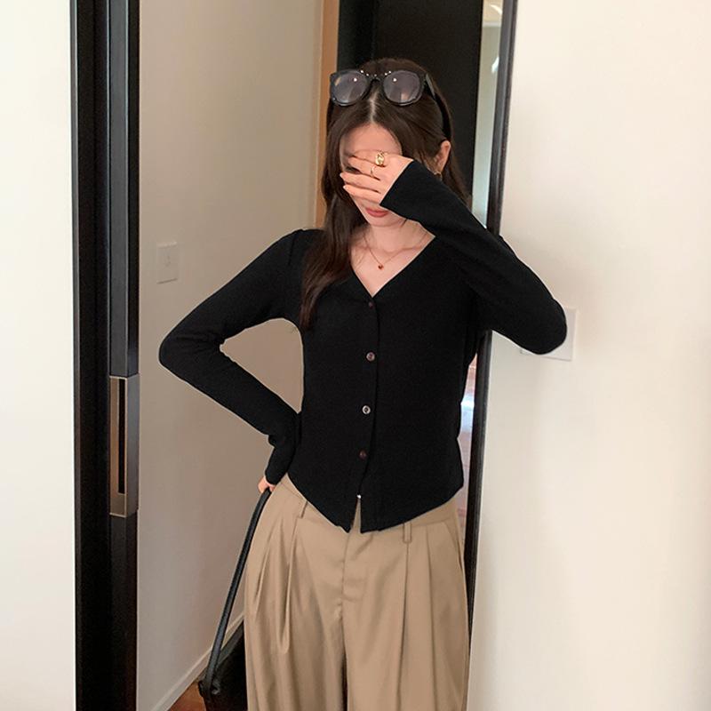 

Red V-neck sweater for women in autumn and winter new style slim fit inner short sweater cardigan top XL