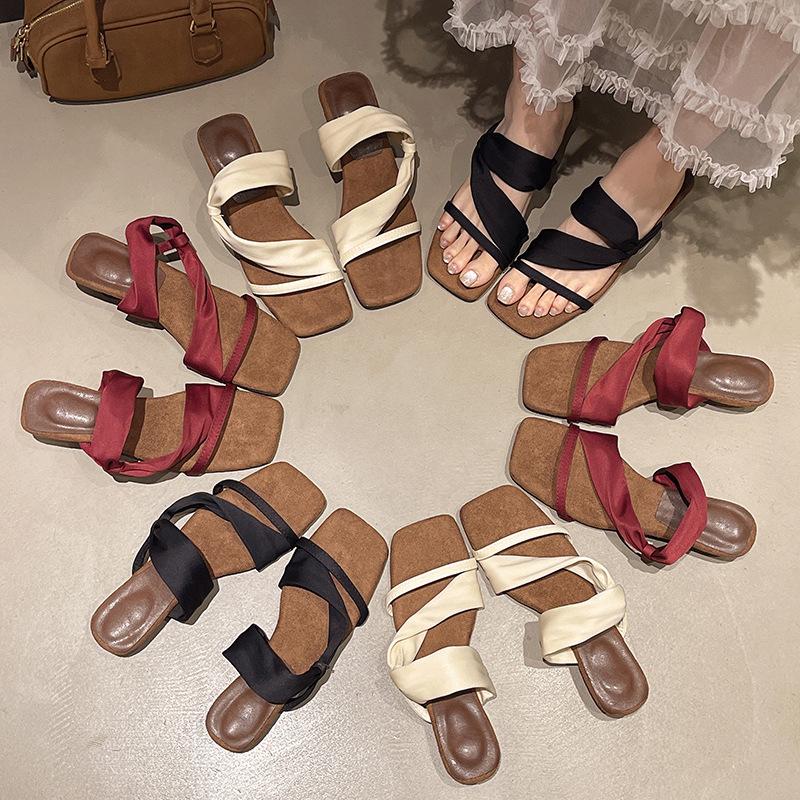 Niche design sense retro wedge heel sandals women's summer 2025 new fashion square head open-toed high-heeled cool slippers