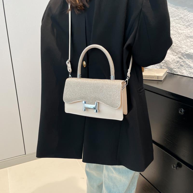 2025 New Niche Design Messenger Bag Autumn and Winter Versatile Fashion Women's Bag Simple Commuter Foreign Shoulder Bag