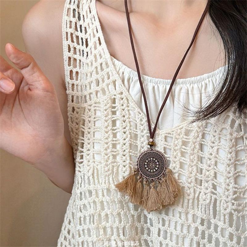 Vintage Boho Metal Feather Necklace For Women Antique Long Collar Chains Pendant Handmade Statement Jewelry Layers Accessories