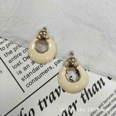 Retro Hong Kong-Style Cream White Geometric Drop Earrings - Elegant Round Hoop Studs for Women.