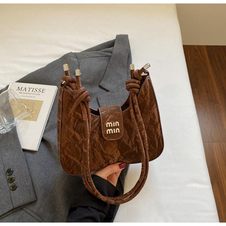 

Retro high-end small bag women s 2025 new fashion design messenger bag large-capacity casual commuter shoulder bag темно-коричневого