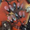 Artă de unghii înfricoșătoare de Halloween: Modele Liliac, Dovleac și Fantomă - Vârfuri de Manichiură Negre