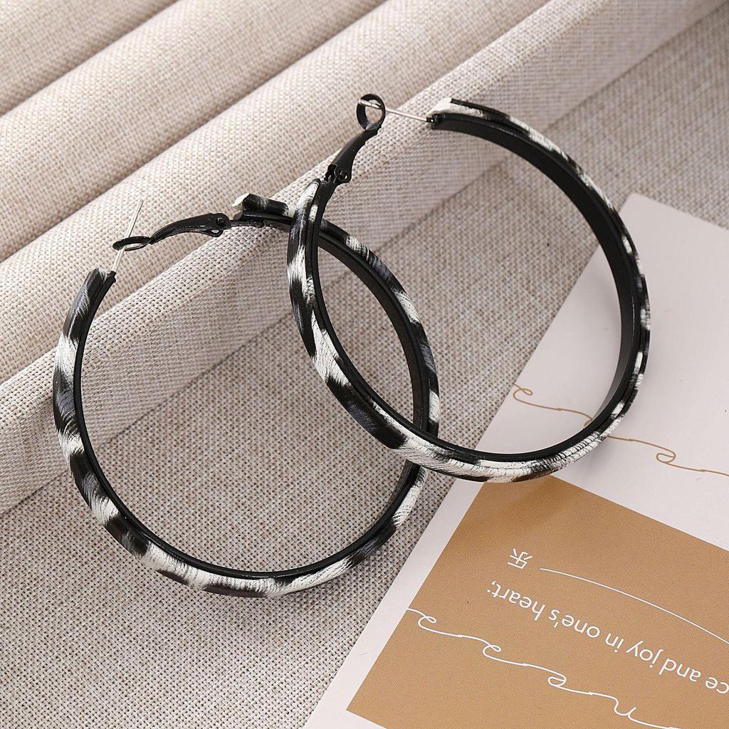 Exquisite Autumn/Winter Leopard Print Large Hoop Earrings, Retro Leather Design