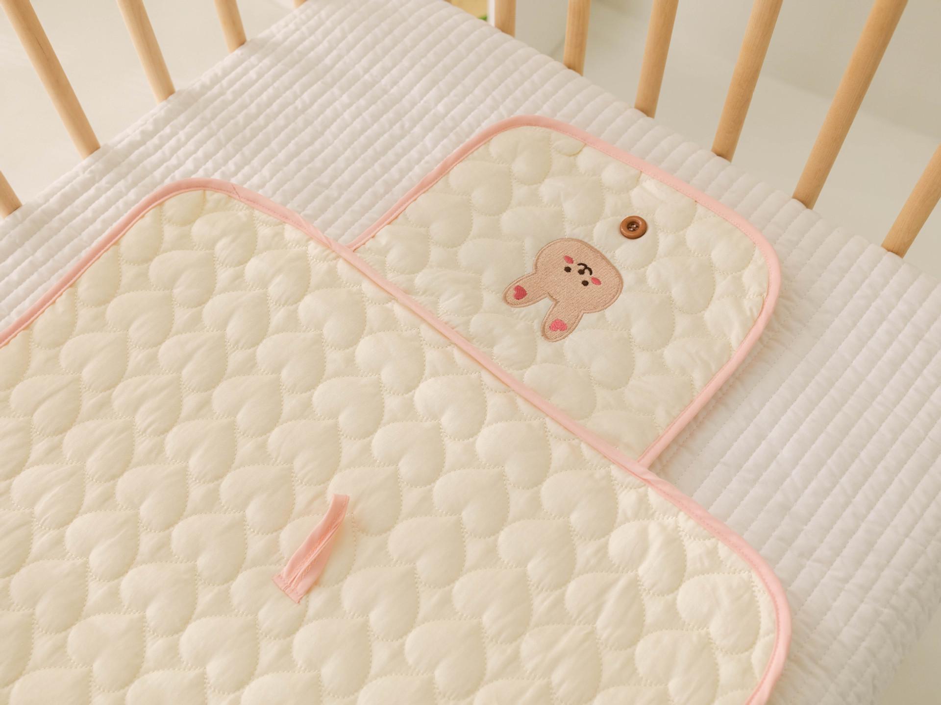 

Korean Baby Portable Waterproof Diaper Changing Pad with Cute Embroidery 50*70CM (Without Head Cover)