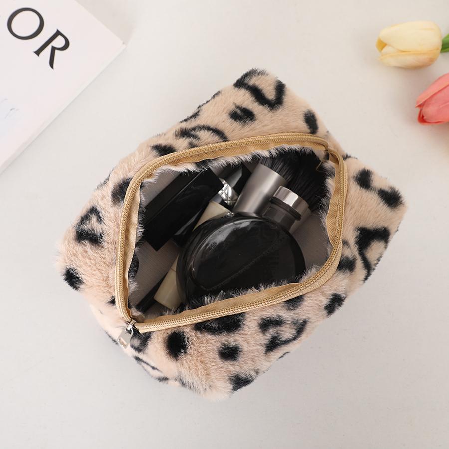 New plush new color cosmetic bag large capacity storage bag leopard handbag can store cosmetics, keys, cards, etc.