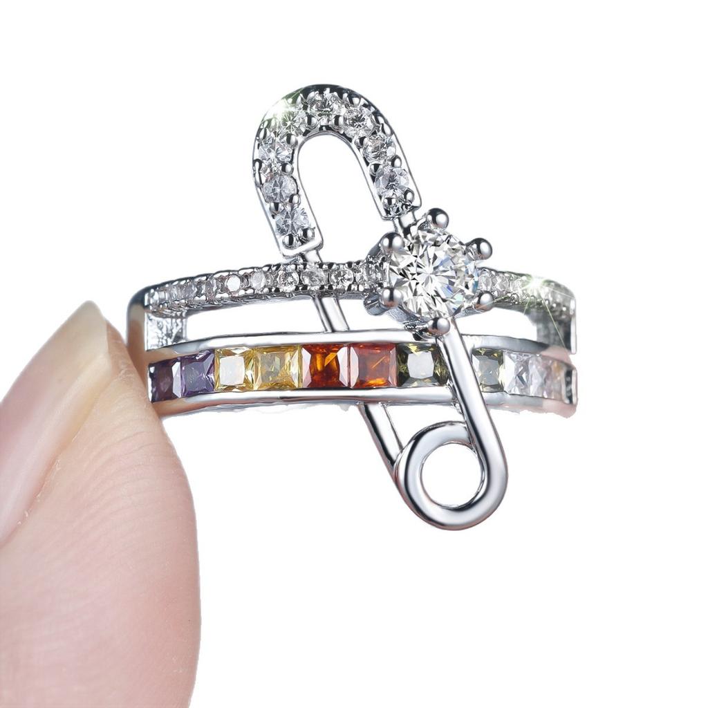 The main push is full of diamonds, open rings, paperclip rings, gorgeous atmosphere, exquisite and elegant jewelry.
