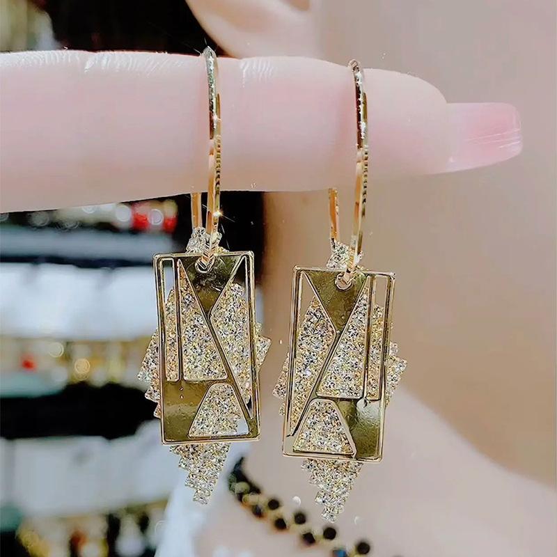 Geometric Block Earrings Have A Simple and Versatile Temperament, with A Sense of Luxury and Fashion. The Earrings Are Exquisite for Women