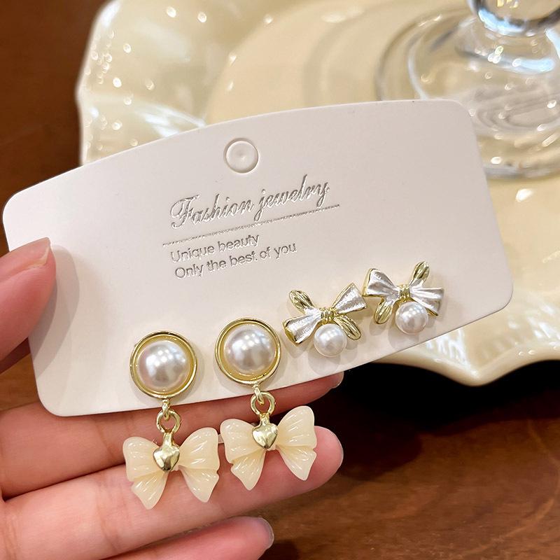 Amber Coffee French Retro Luxury Earrings - Women's Elegant Studs with Niche Design