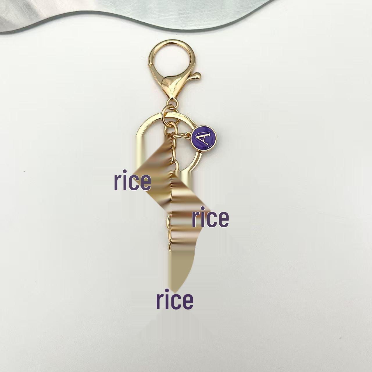 

Градиентный брелок с буквой и цветком для сумок и ключей от машины