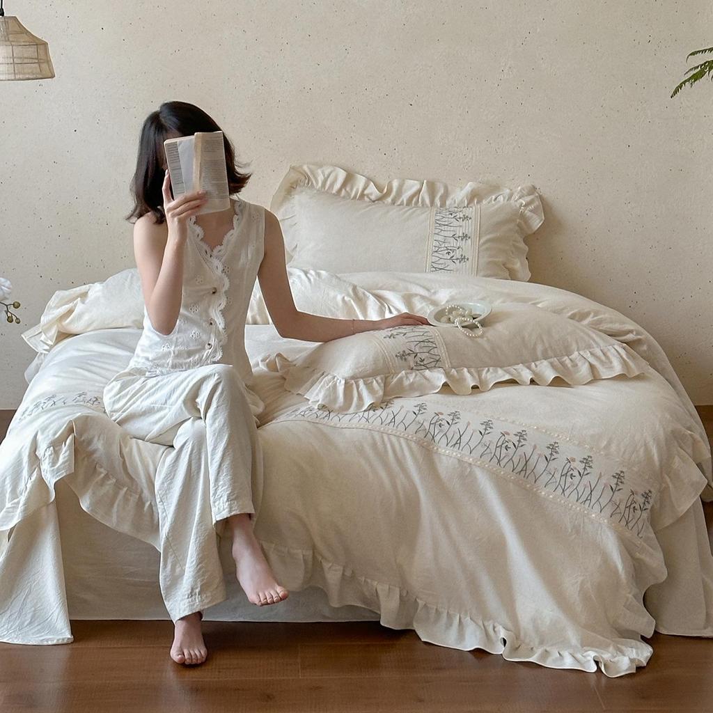 French Vintage Ruffle Lace Cotton Linen 4-Piece Embroidered Bedding Set (Fits 1.8m Bed)