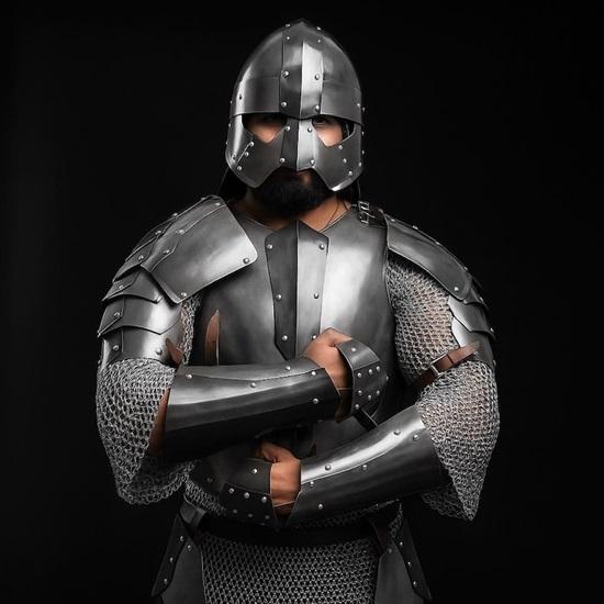 Schattengebundene Drekia Ritterrüstung Geschwärzte Mittelalter-Fantasy-Rüstung mit Ketten für Erwachsene Dunkles Cosplay, Gothic Rollenspiel-Kostüme