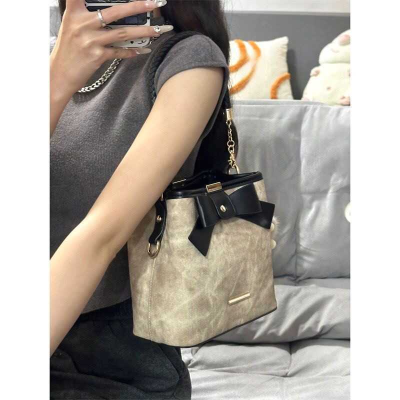 Retro Portable Bucket Bag Women S Versatile Fashion Texture Niche Commuter Messenger Bag Women S Lightweight