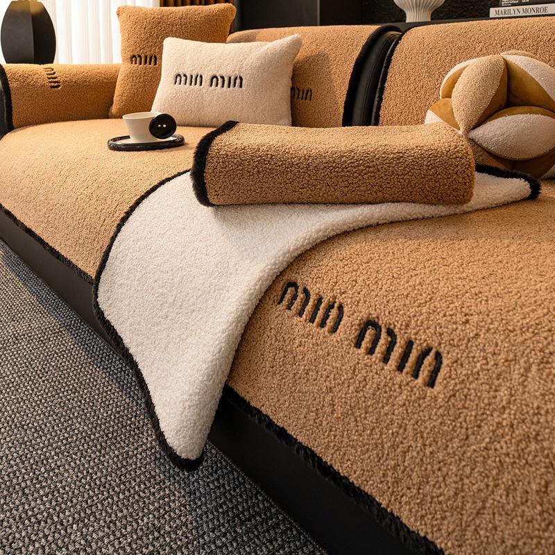 Роскошная Плюшевая Кофейная Подушка для Дивана - Нескользящая, Утолщенная, Высококачественный Чехол на Осень/Зиму 2025 70x70cm