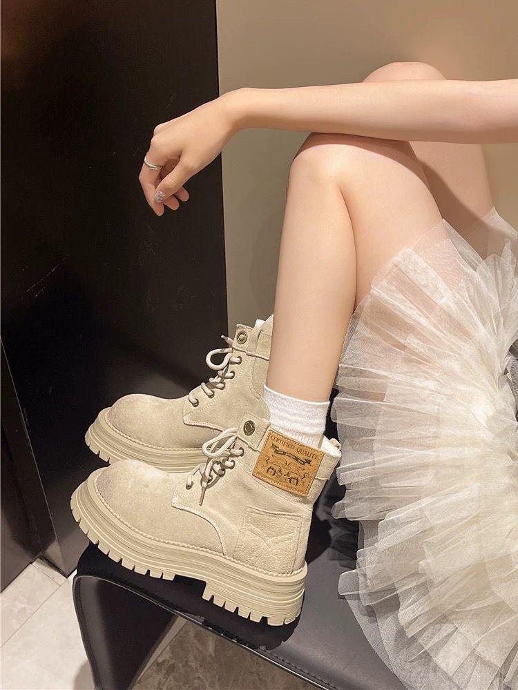 Women's Beige British-Style Retro Motorcycle Boots: Slimming, Thick Sole, Height-Enhancing, Perfect for Spring, Autumn, and Winter.