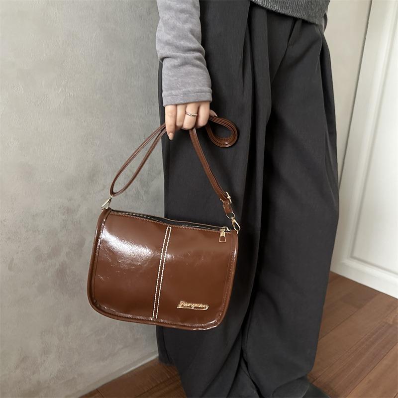 Spring new model, retro texture shoulder bag women's versatile messenger bag fashion temperament commuter small square bag