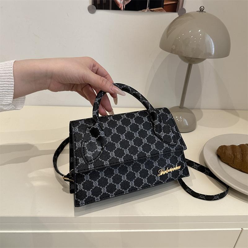 

Ретро простая сумка-мессенджер маленькая квадратная сумка женская в иностранном стиле универсальная личность досуг нишевый дизайн чёрный