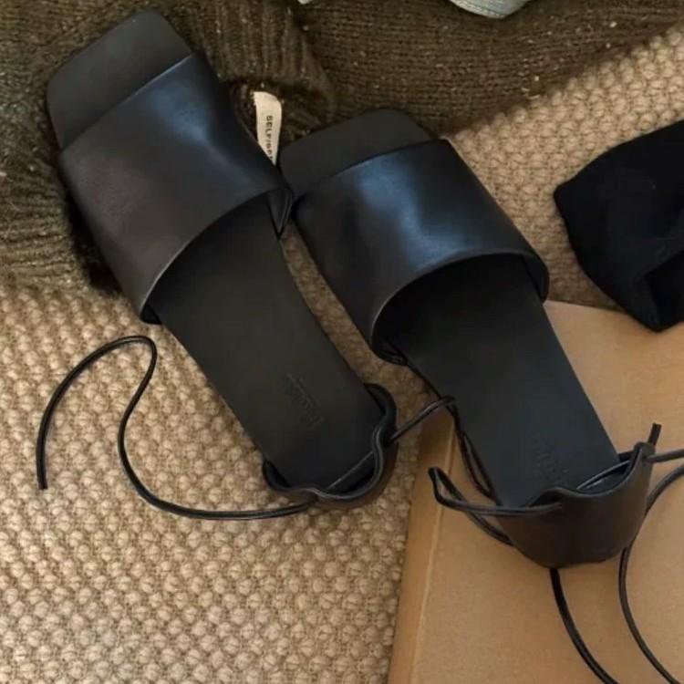 Korean niche flat-bottomed one-word sandals for women are beautiful and not tiring. New summer strap square head sandals